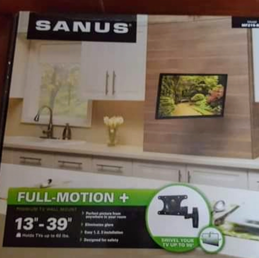 NIB TV Wall Mount Set